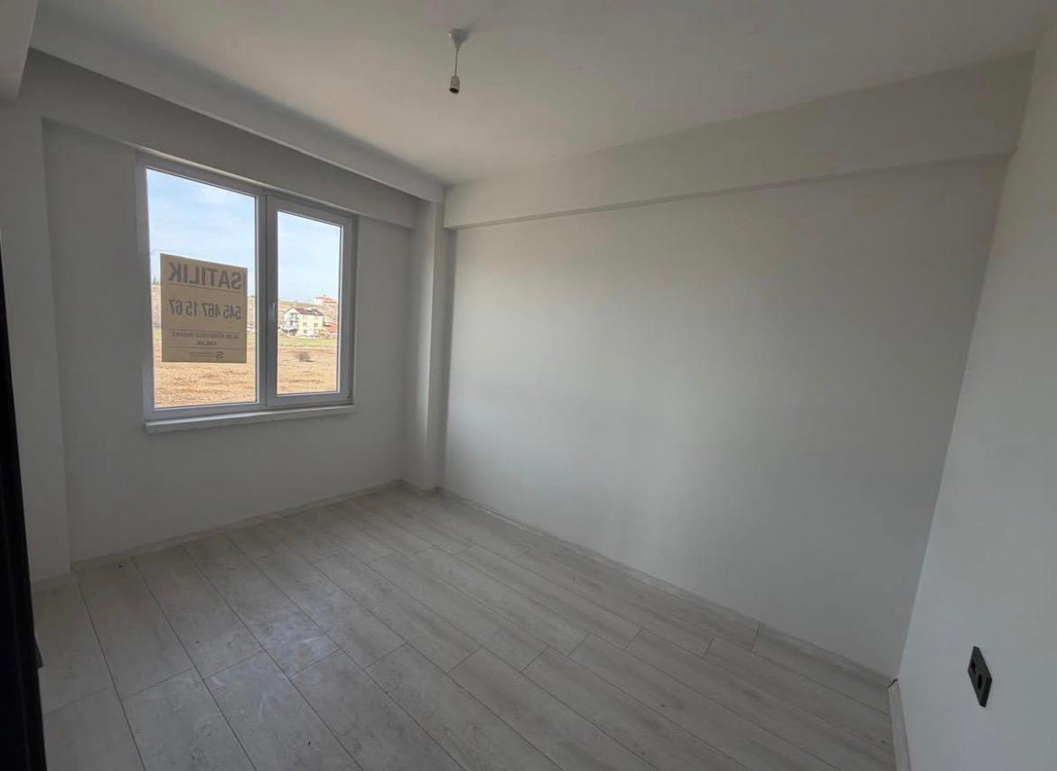 M.FEVZİ ÇAKMAK MAHALLESİNDE ARA KAT SİTE İÇİNDE SATILIK DAİRE