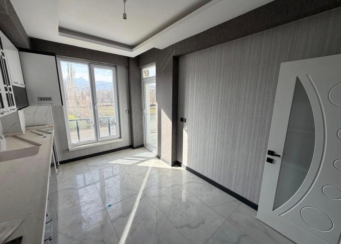 M.FEVZİ ÇAKMAK MAHALLESİNDE ARA KAT SİTE İÇİNDE SATILIK DAİRE 2
