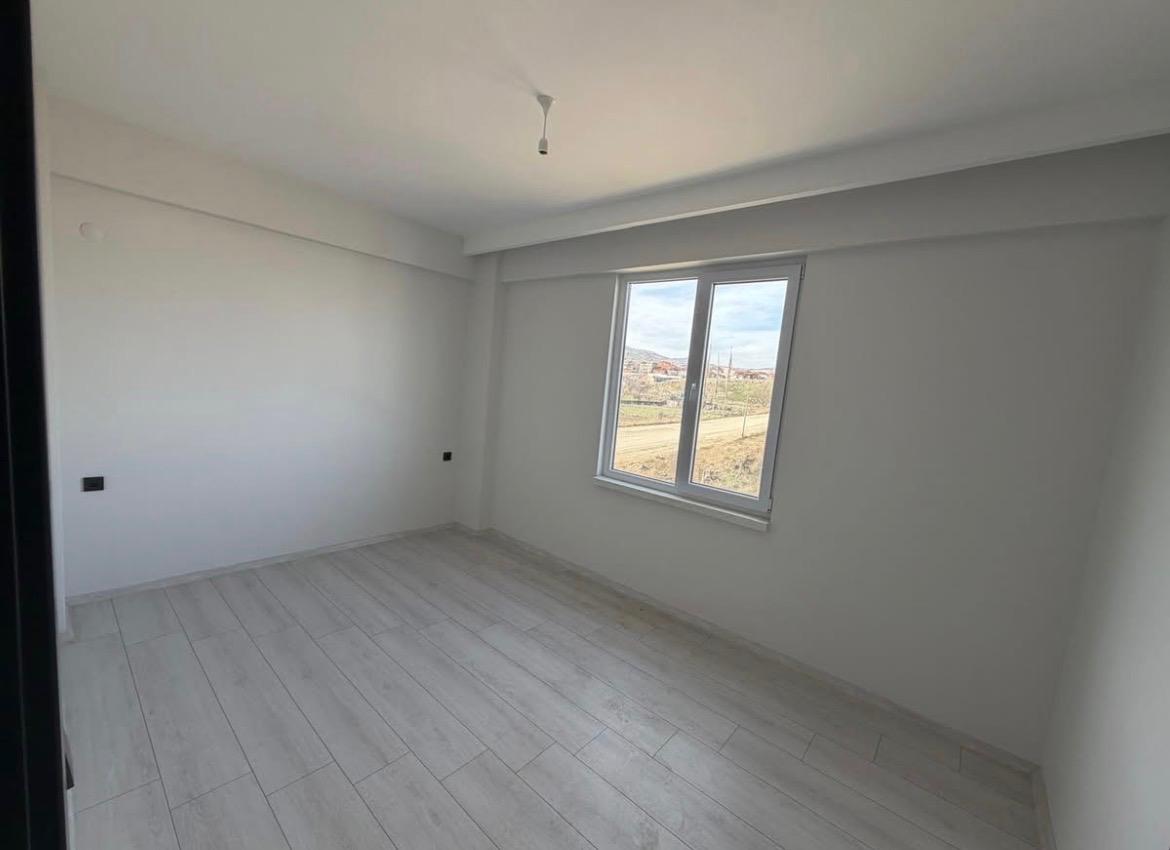 M.FEVZİ ÇAKMAK MAHALLESİNDE ARA KAT SİTE İÇİNDE SATILIK DAİRE 26