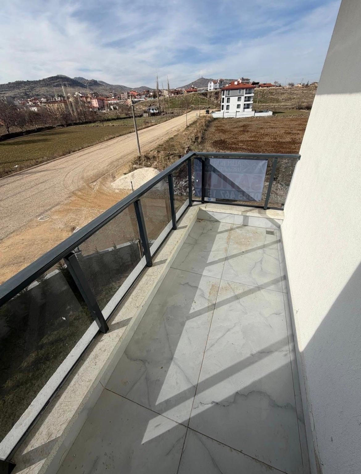 M.FEVZİ ÇAKMAK MAHALLESİNDE ARA KAT SİTE İÇİNDE SATILIK DAİRE 32